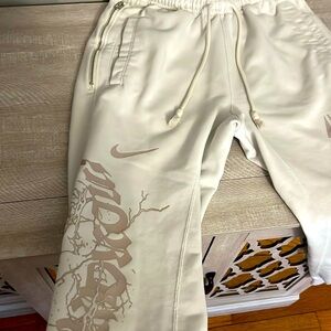 Nike Sportswear Club
Nike Ja Morant Dri-FIT Standard Issue Joggers
Men